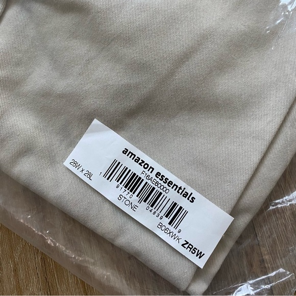 NWT Amazon Essentials Mens Classic Fit Wrinkle-Resistant Flat-Front Chinos - Picture 7 of 9